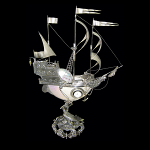 Серебряный корабль "Корвет" с часами, с раковиной Nautilus